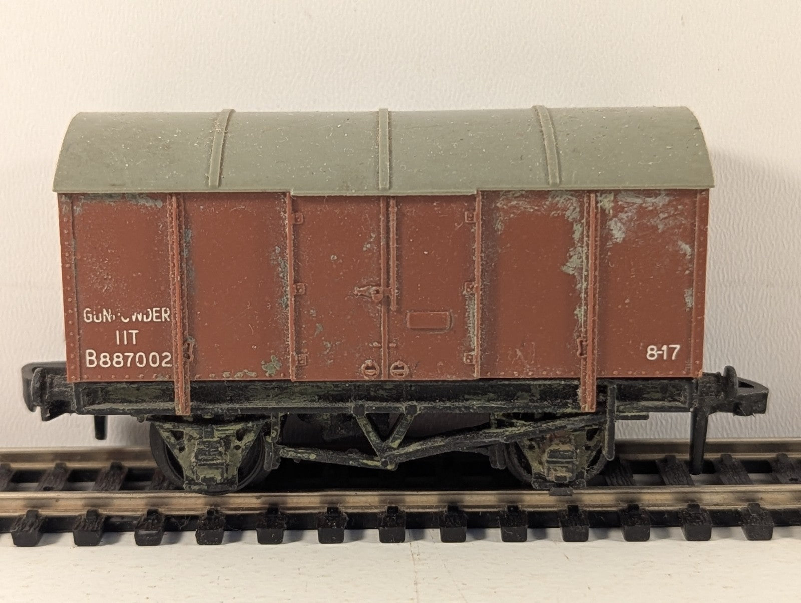 Hornby Dublo 4313 BR Gunpowder Van OO Gauge - Damaged Paint and Lettering