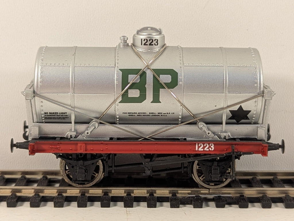 Bachmann A255713 OO Gauge 14 Ton Silver Tank Wagon BP/SHELL Missing Coupling