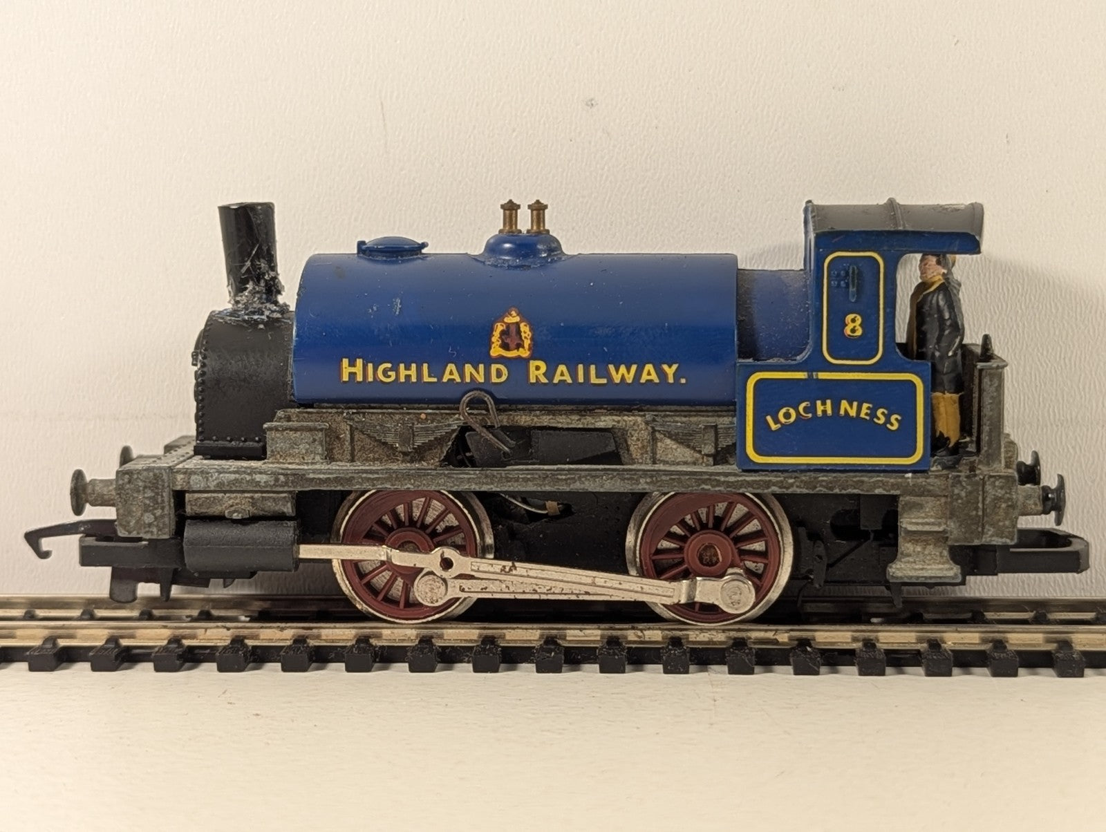 Hornby OO Gauge 0-4-0 Saddle Tank Loch Ness Steam Locomotive
