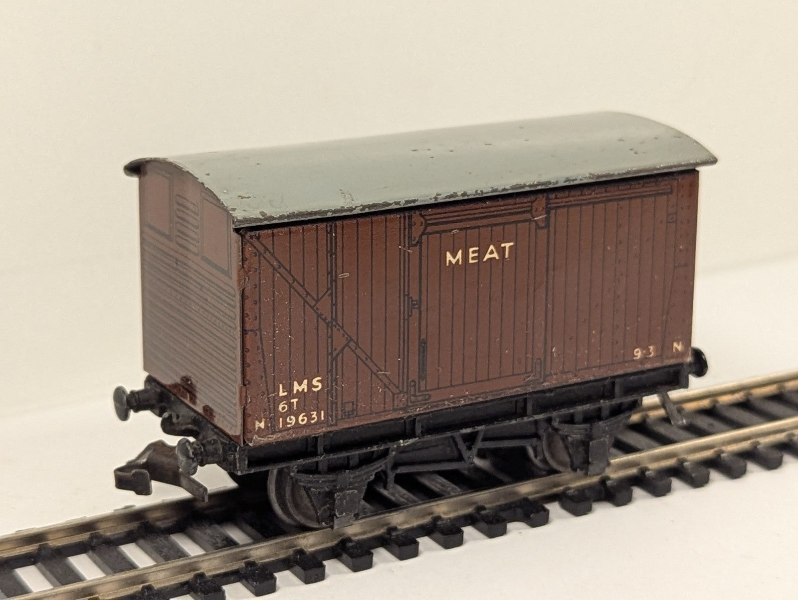 Hornby-Dublo OO Gauge Brown D1 Meat Van