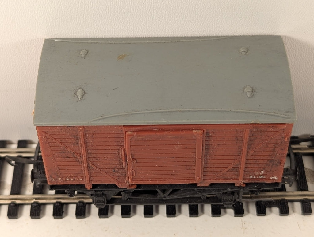 Trix 5001 BR Closed Vent Van Brown