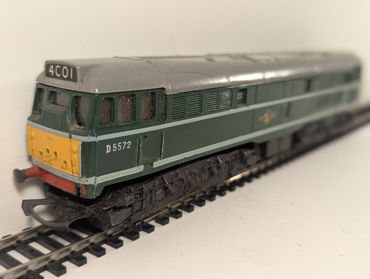 Tri-ang OO Gauge Class 31 Diesel Locomotive D5572 BR Green R.357