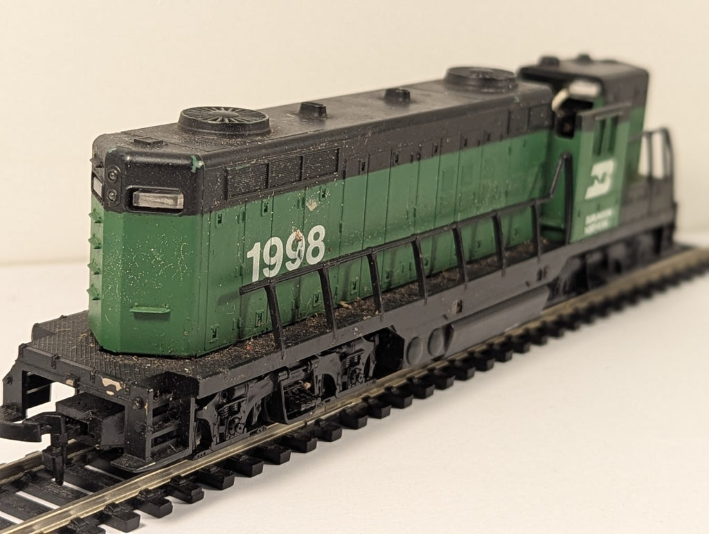 Atlas OO Gauge Burlington Northern SD-9 Diesel (Missing Roof) – Spares/Repair