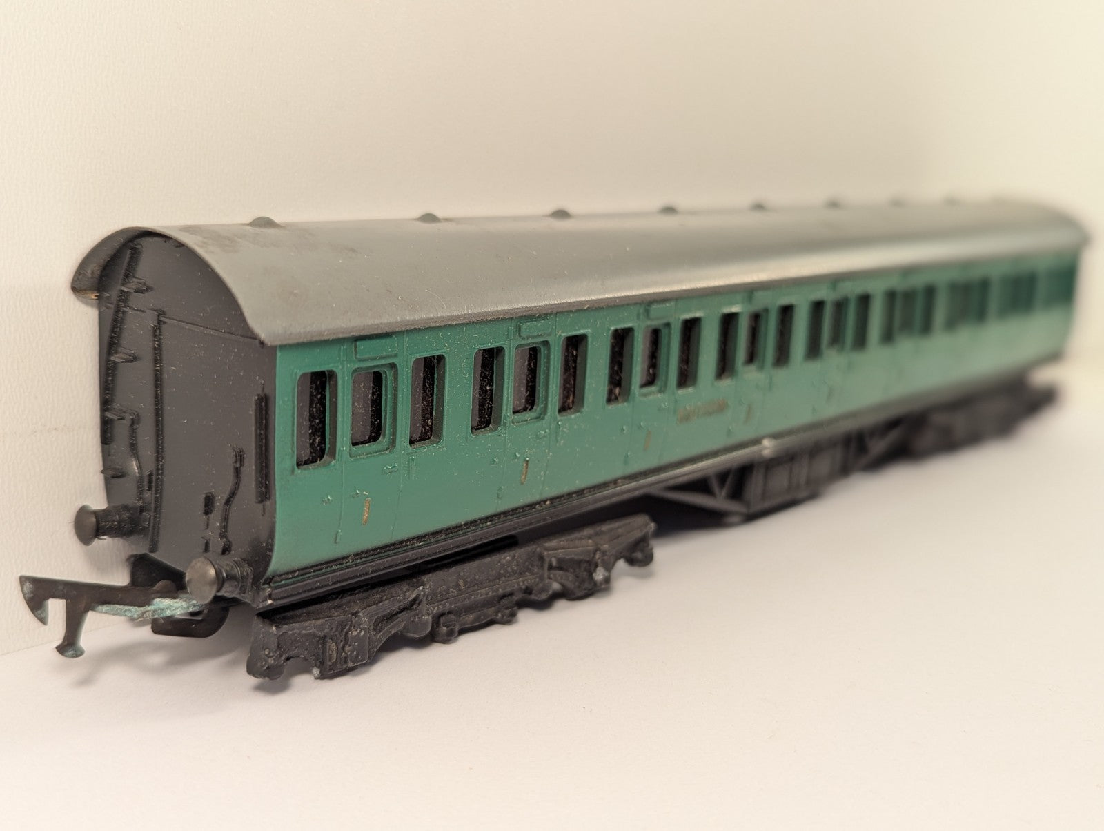 Graham Farish OO Gauge Southern Railway First Class Suburban Coach - Boxed