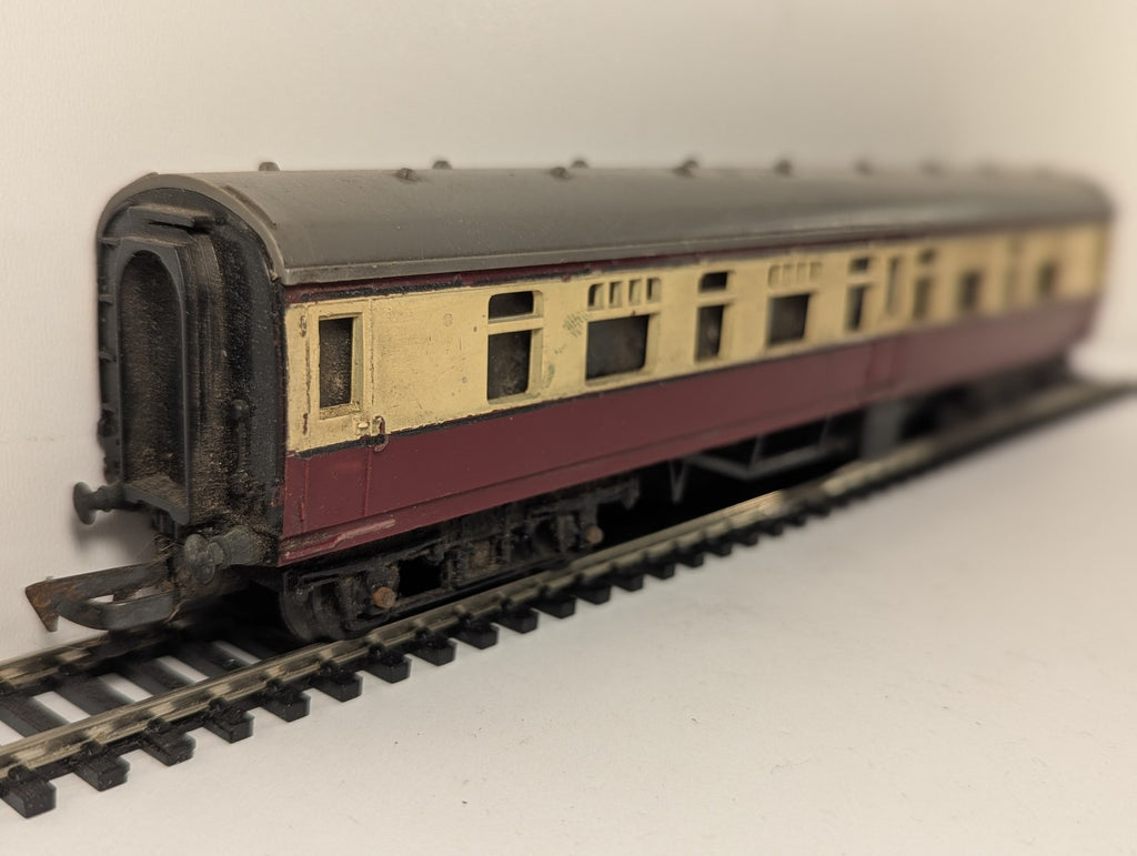 Tri-ang OO Gauge BR Composite Coach Passenger Coach M24001 BR Crimson & Cream