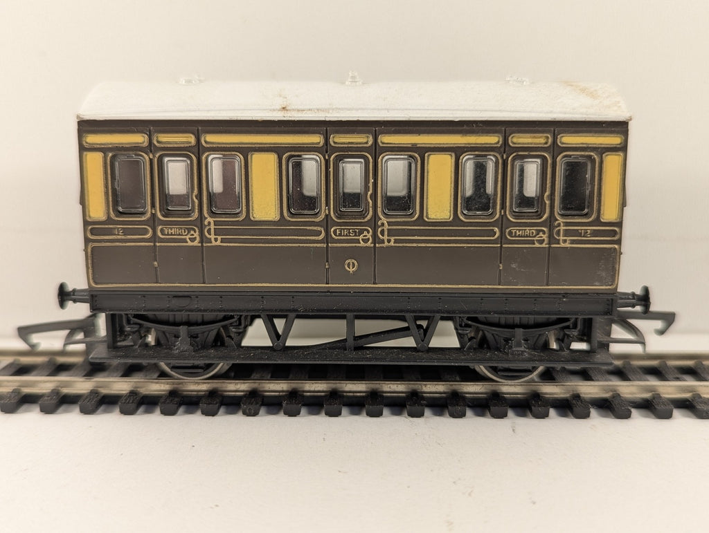 Hornby OO Gauge GWR 4-Wheel Composite Coach Passenger Coach 12
