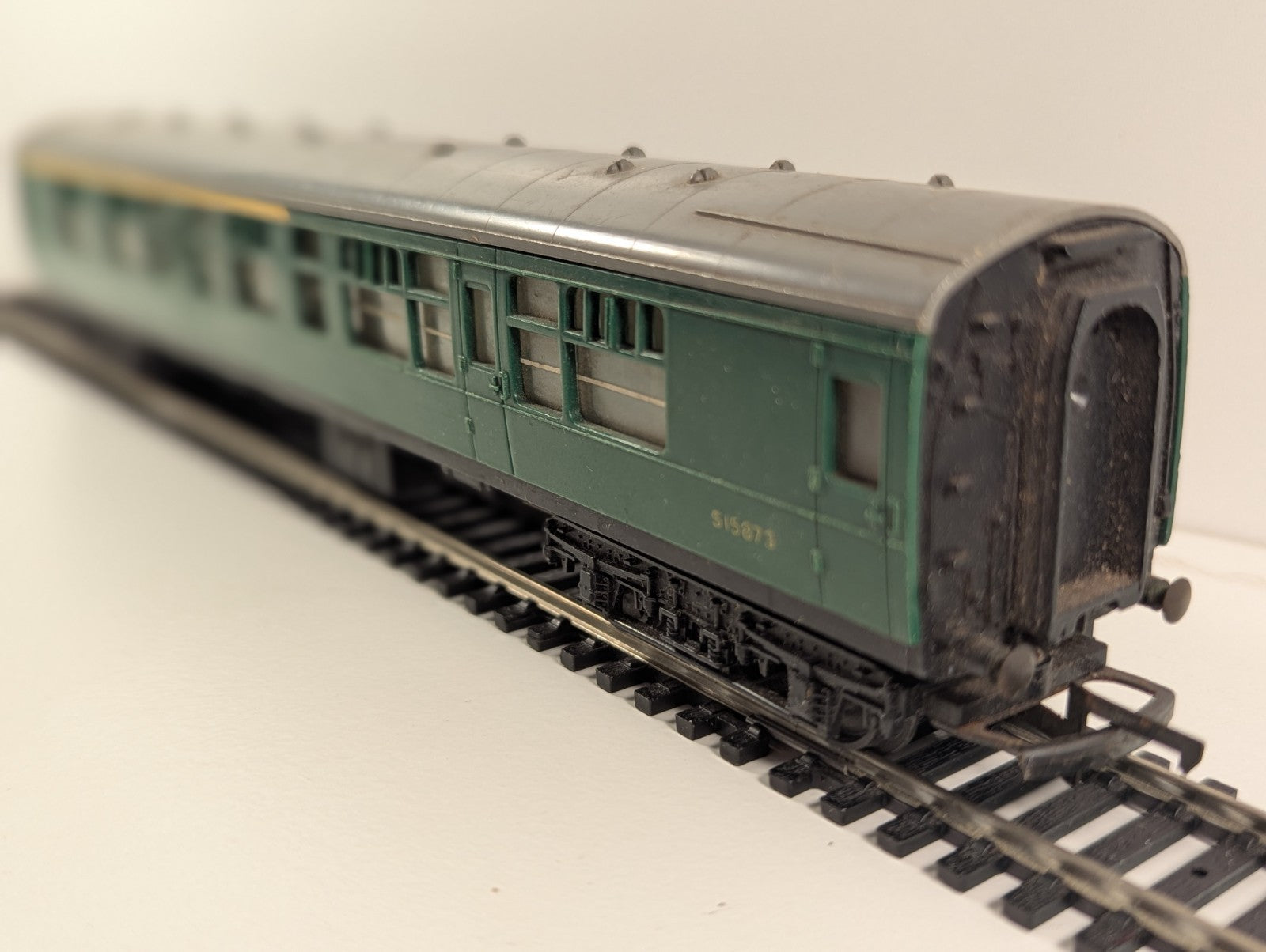 Tri-ang R622 BR Green Mk1 Corridor Composite – S15873