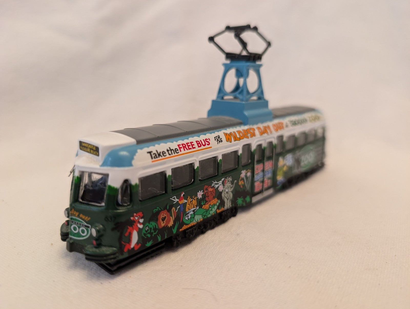 Corgi 1:76 Scale Blackpool Brush Railcoach Tram 637 Blackpool Zoo