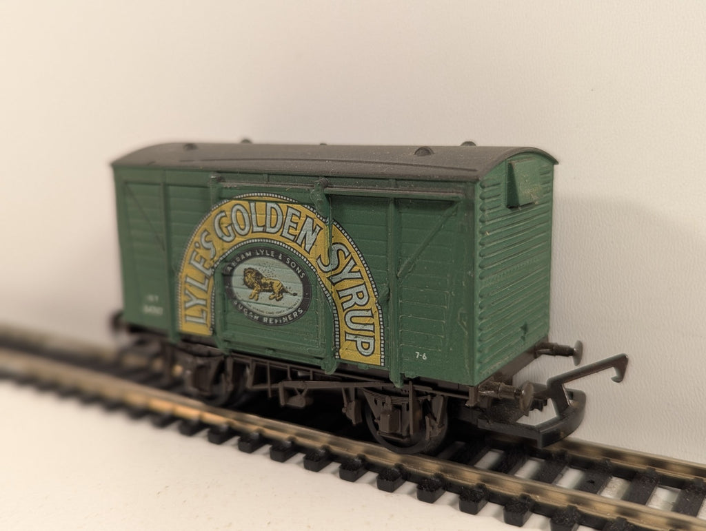 Airfix OO Gauge 54310 12T Wagon Lyle’s Golden Syrup Livery