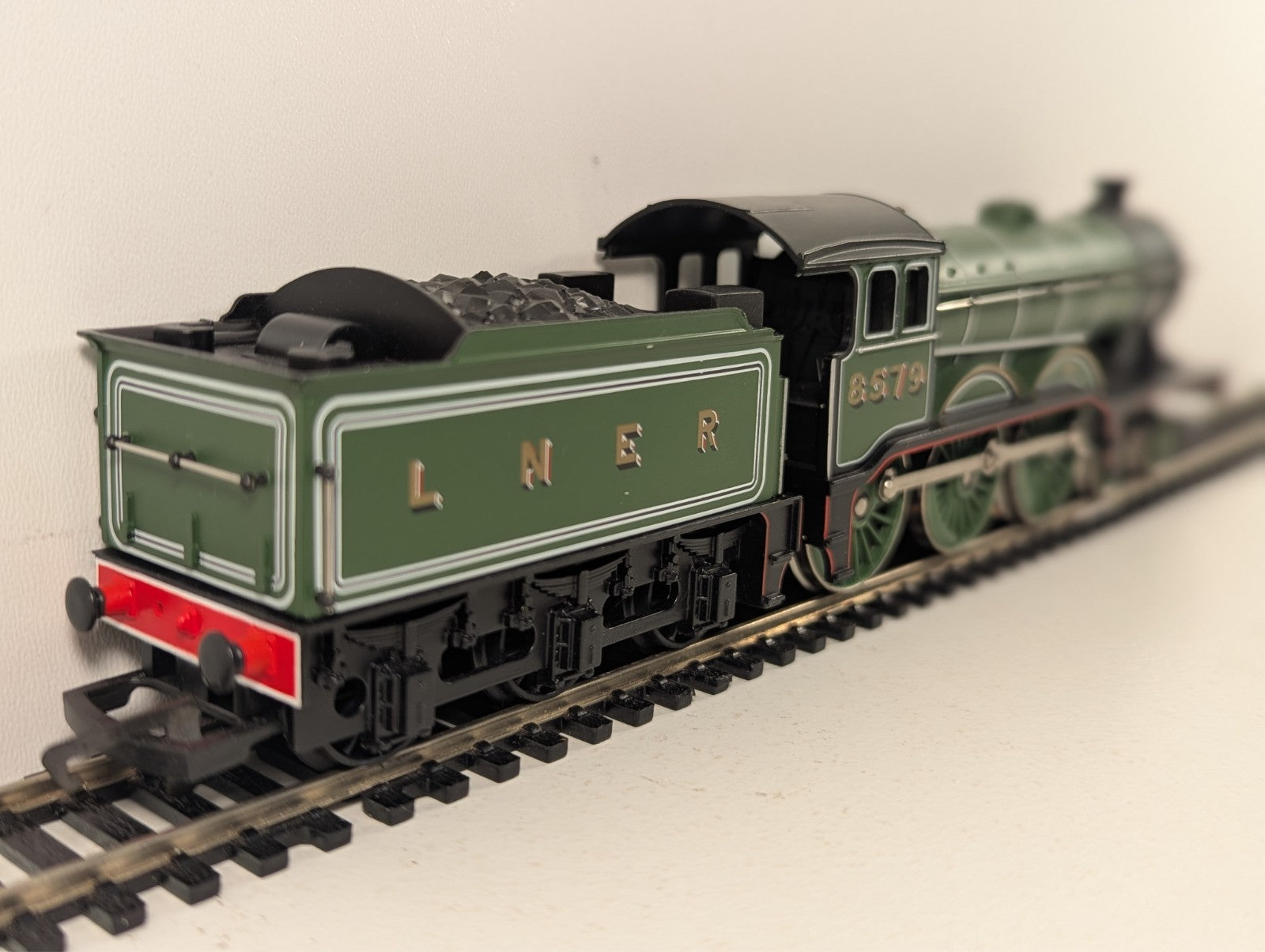 Hornby R284 LNER Class B12/3 4-6-0 Steam Locomotive OO Gauge - Boxed