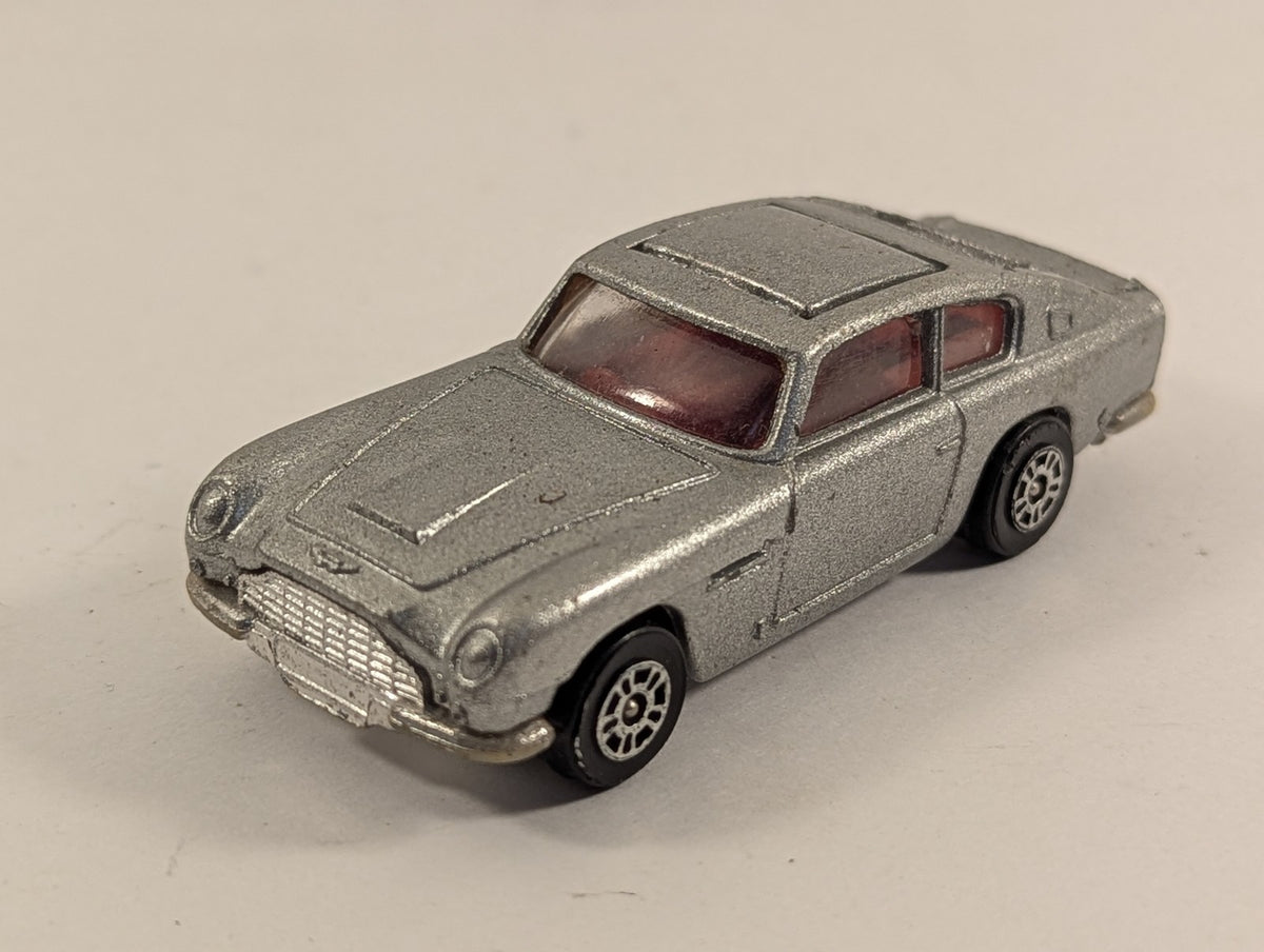 Corgi James Bond Aston Martin DB6 Diecast Model Car Silver