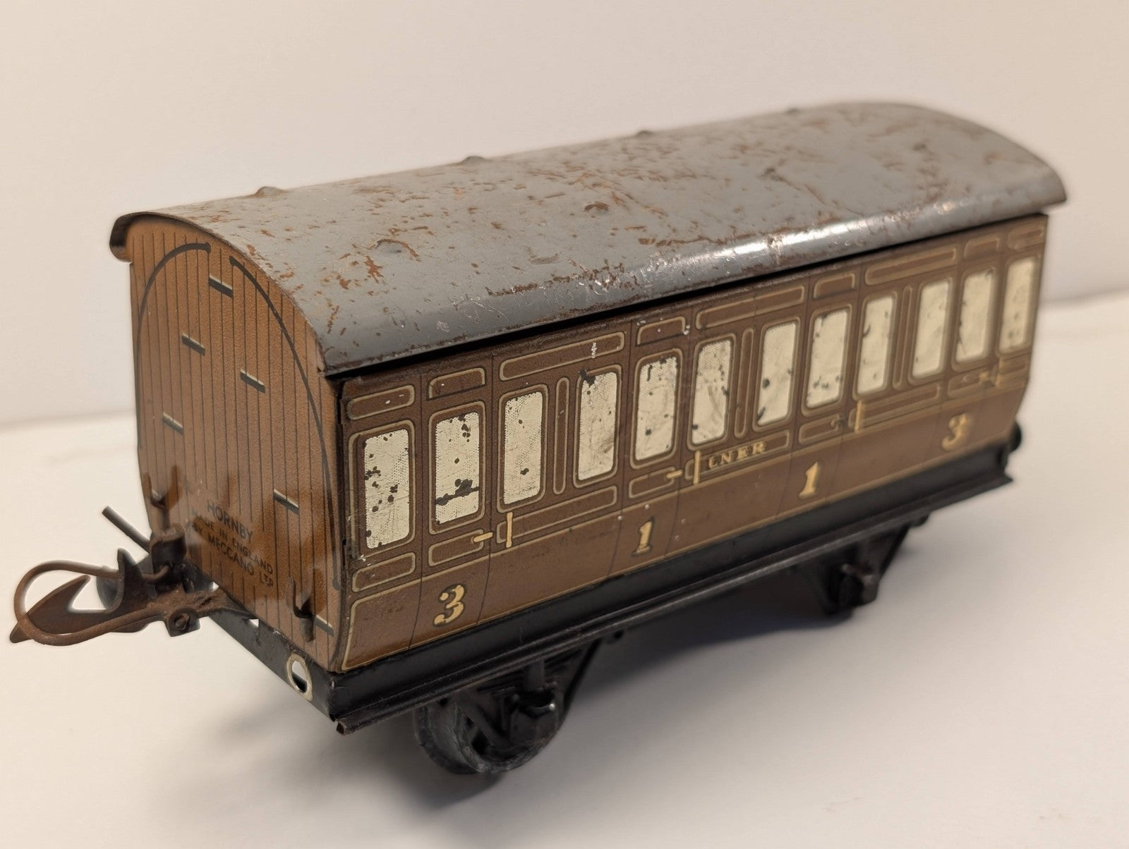 Hornby O Gauge No.1 Passenger Coach – LNER – Tinplate by Meccano Ltd