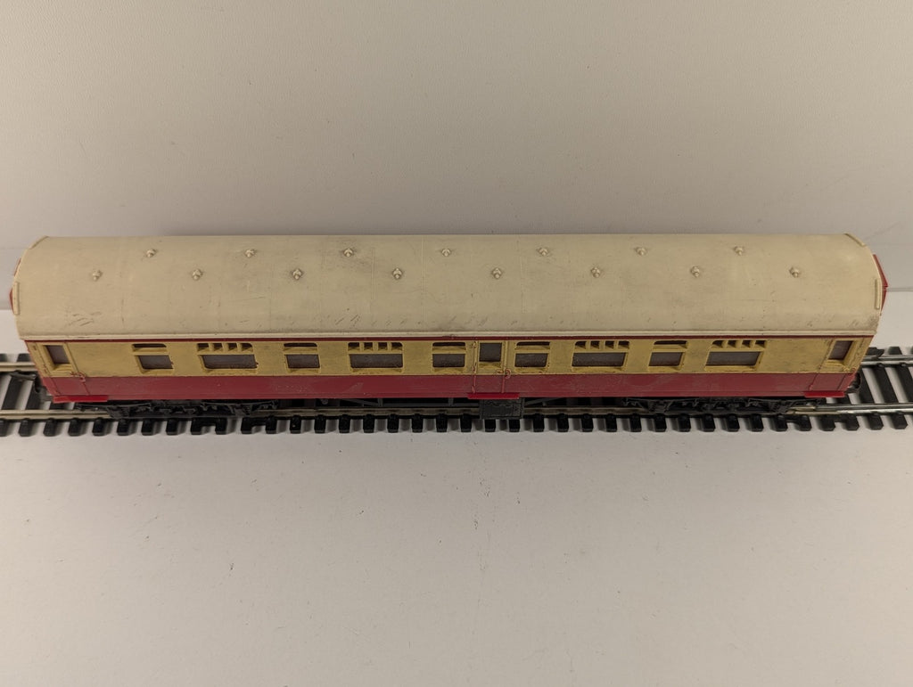 Tri-ang OO Gauge BR Crimson and Cream Composite Coach Passenger Coach R.226