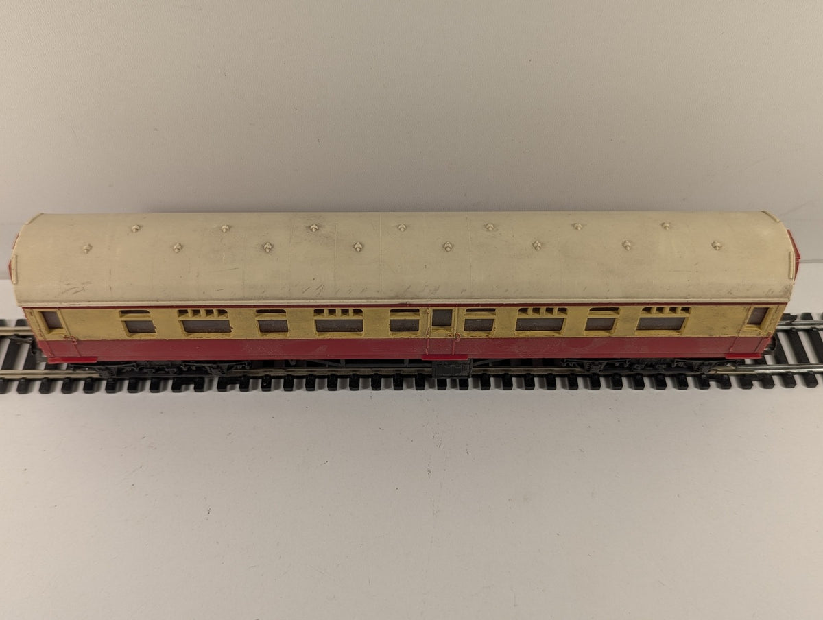 Tri-ang OO Gauge BR Crimson and Cream Composite Coach Passenger Coach R.226