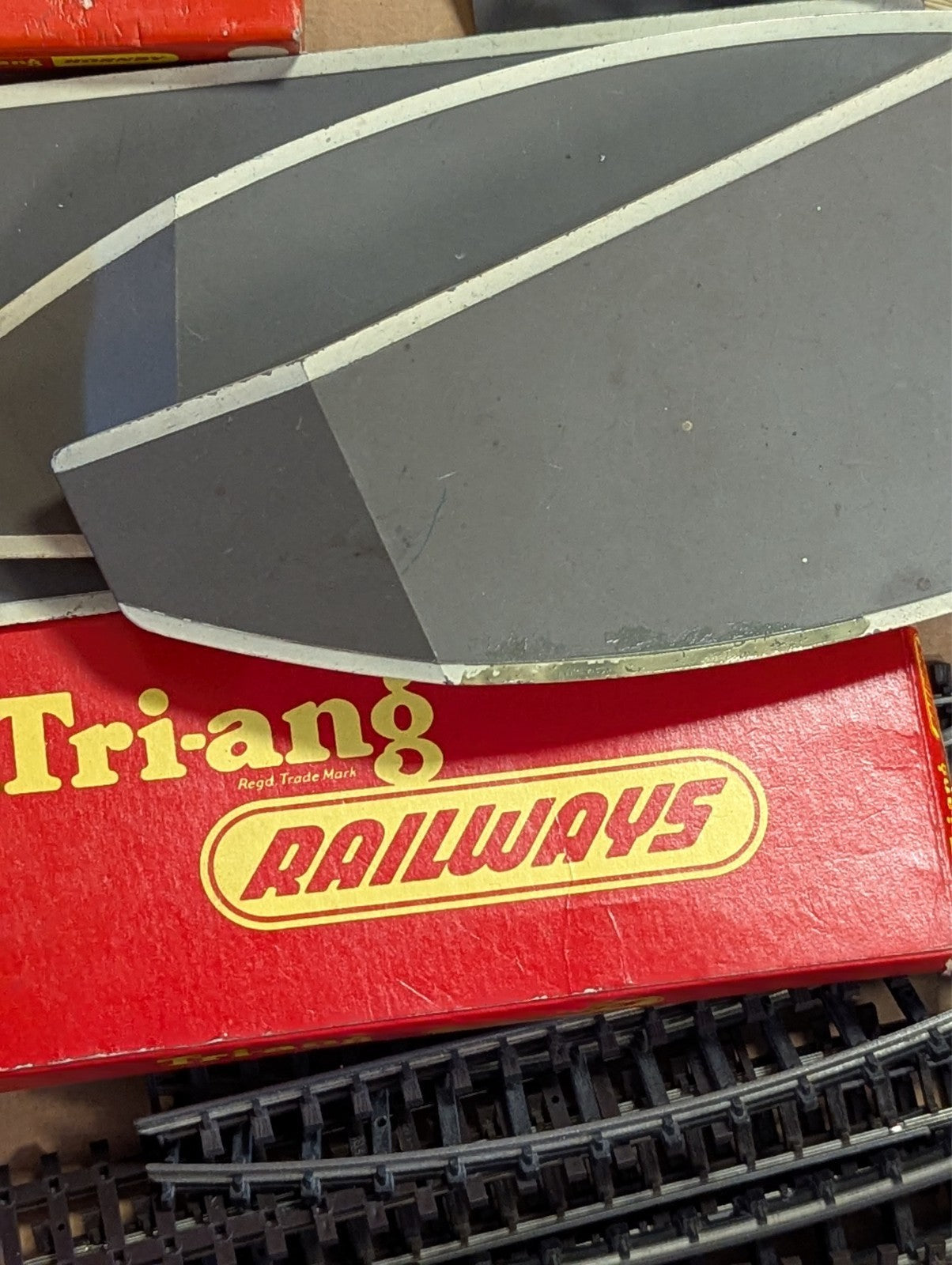 Tri-ang OO Gauge Building Job Lot