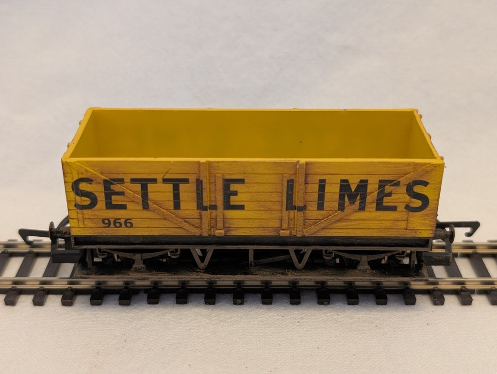 Hornby OO Gauge 5 Plank Wagon Goods Wagon 966 Settle Limes Yellow