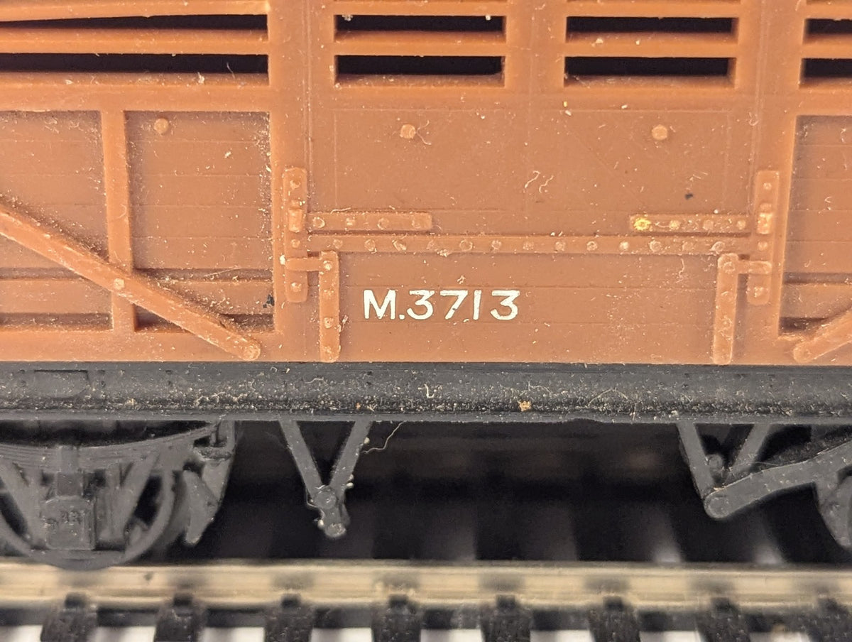 Tri-ang OO Gauge Cattle Wagon Goods Wagon M.3713 Brown R.12