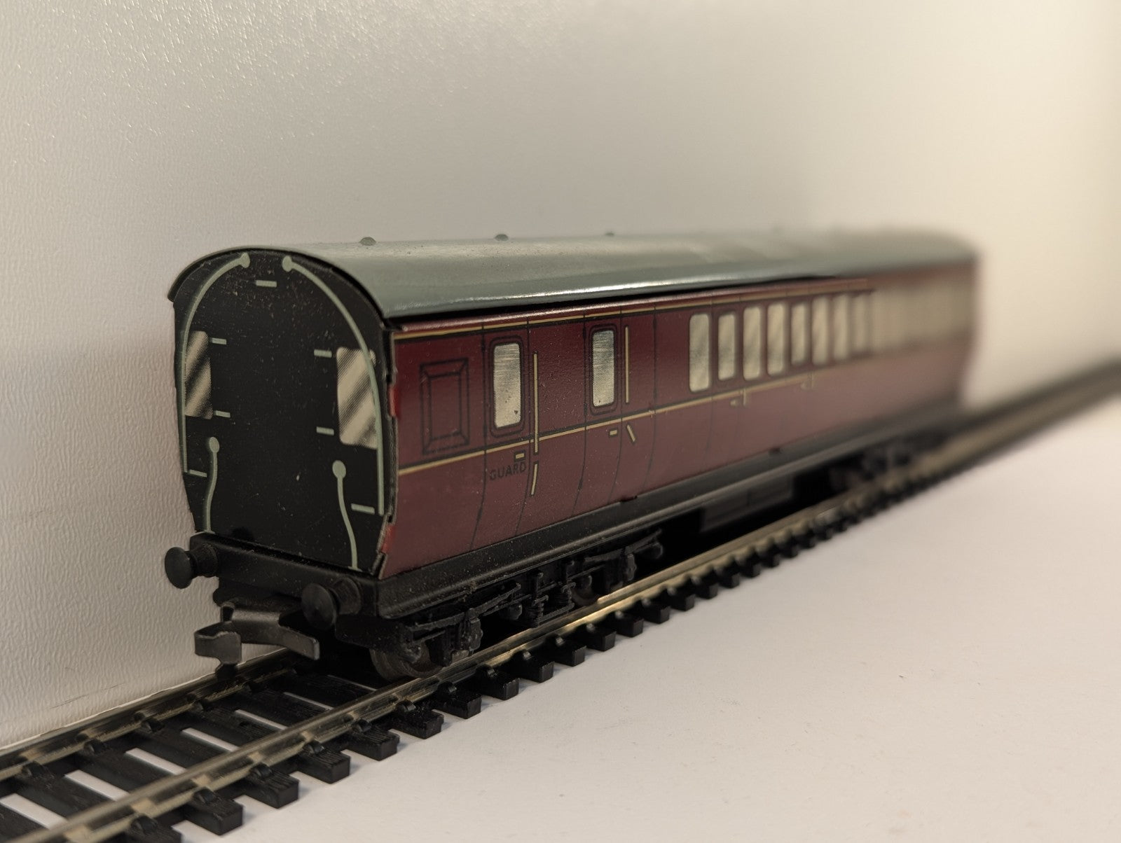 Hornby-Dublo 32090 OO Gauge D13 Suburban Brake Coach - Boxed