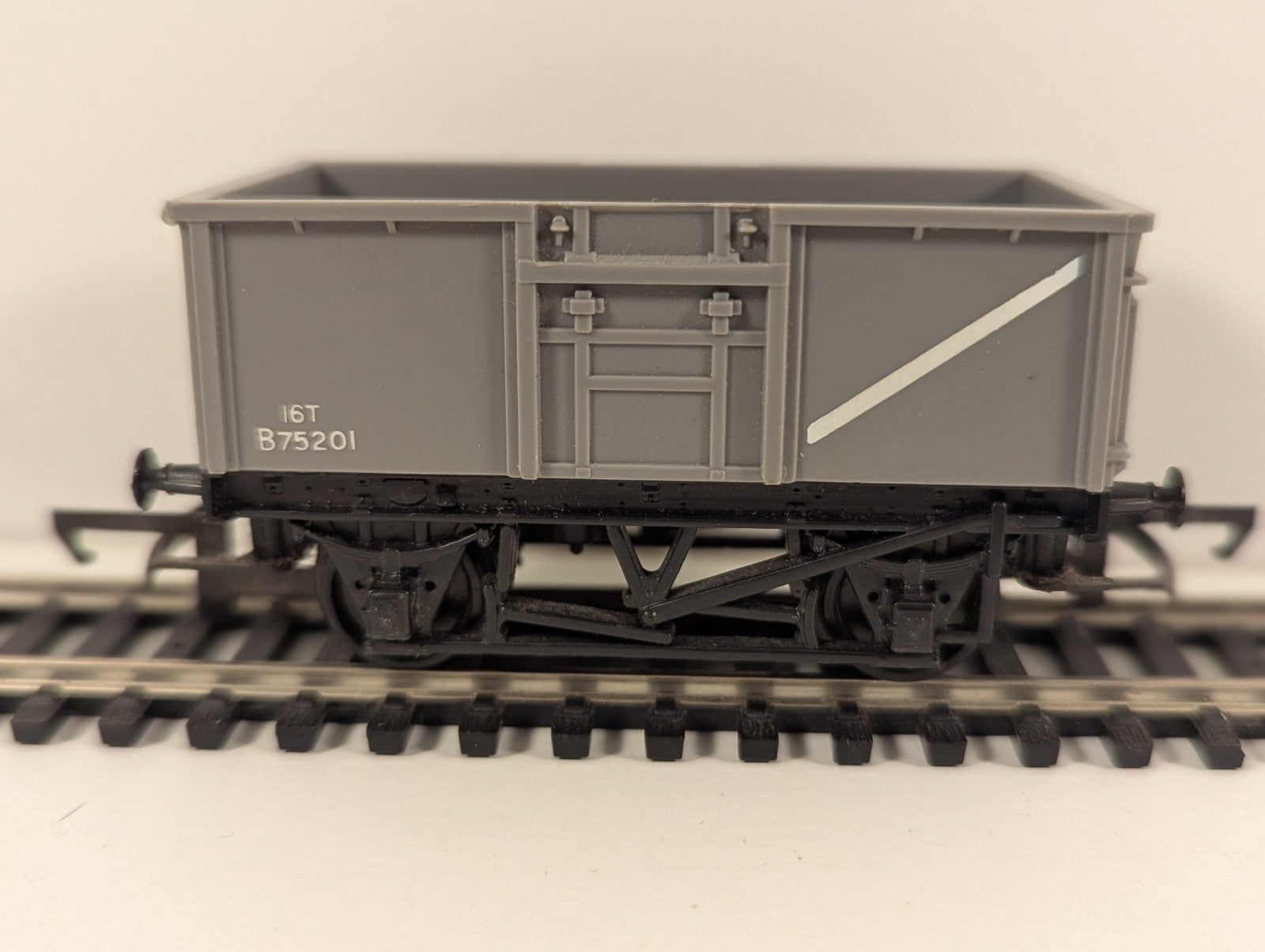 Hornby BR 16-Ton Steel Mineral Wagon B875201 – OO Gauge