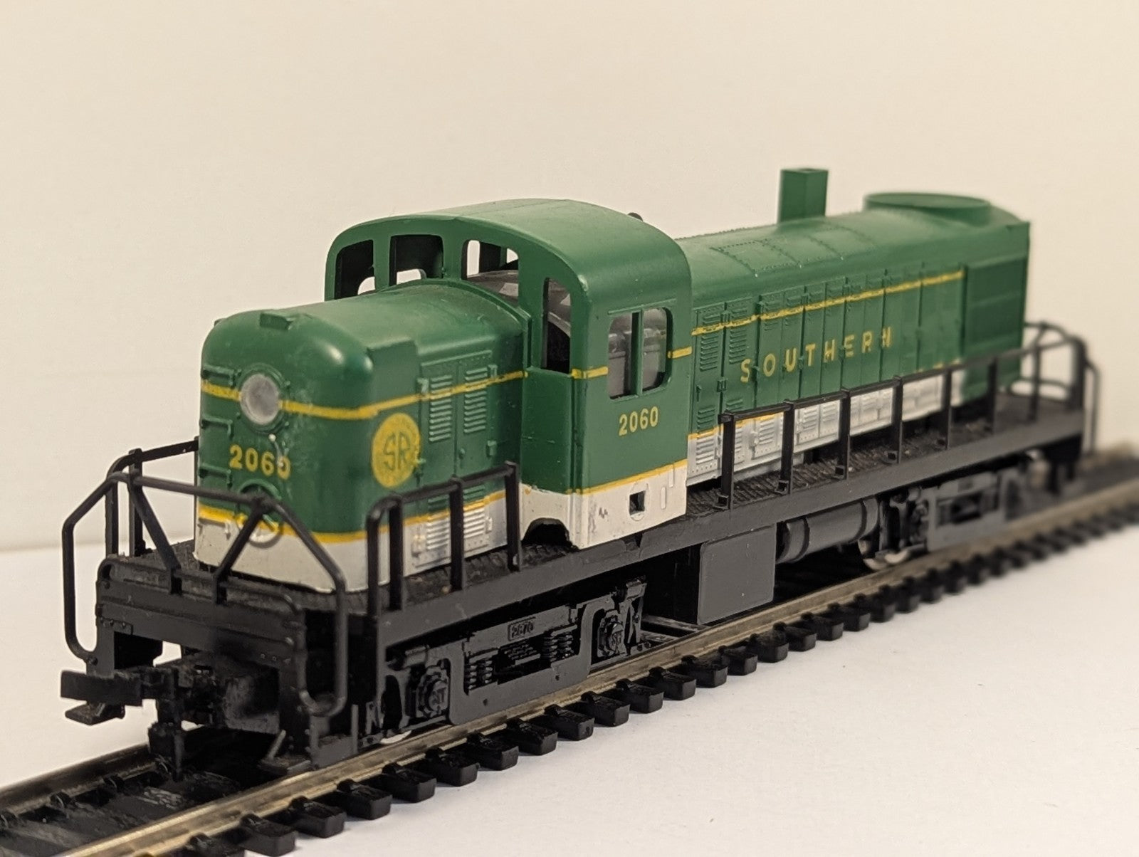 AHM HO Scale Alco RS-2 Southern Green – Spares/Repair