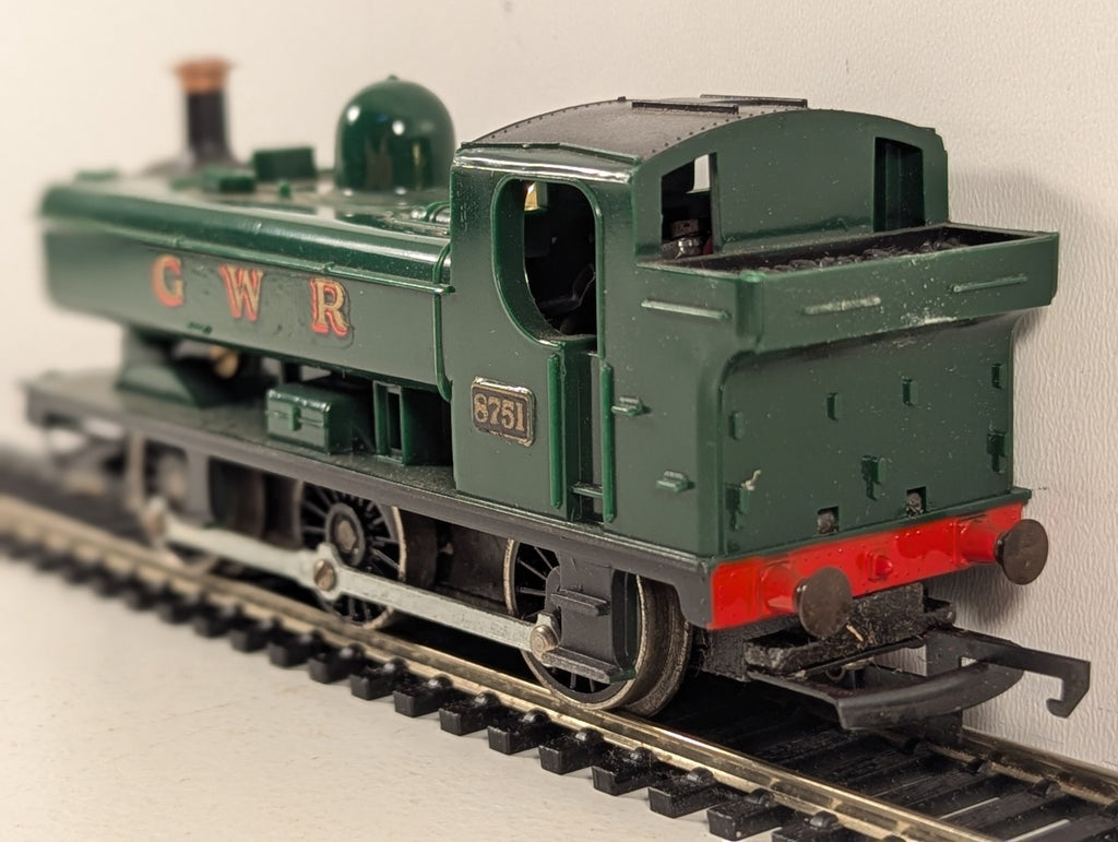 Hornby OO Gauge GWR 0-6-0T Pannier Tank Class 57xx Locomotive 8751 GWR Green