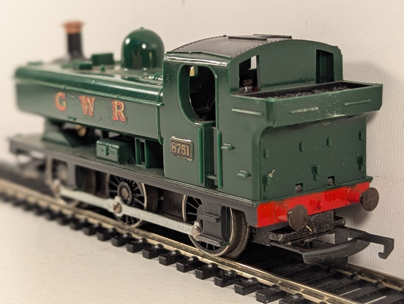 Hornby OO Gauge GWR 0-6-0T Pannier Tank Class 57xx Locomotive 8751 GWR Green