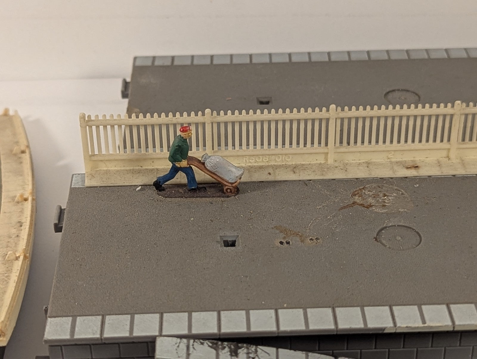 Hornby OO Gauge Station Platform Sections Grey & Brick