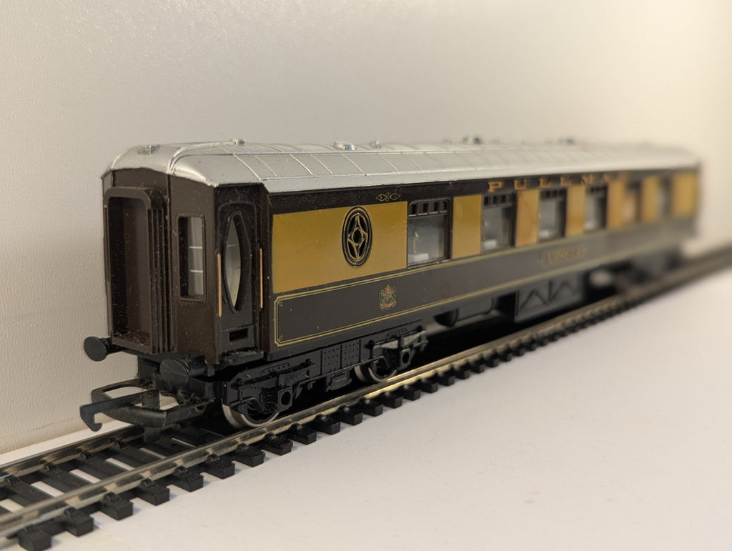 Hornby OO Gauge Pullman Parlour Coach "Ursula"