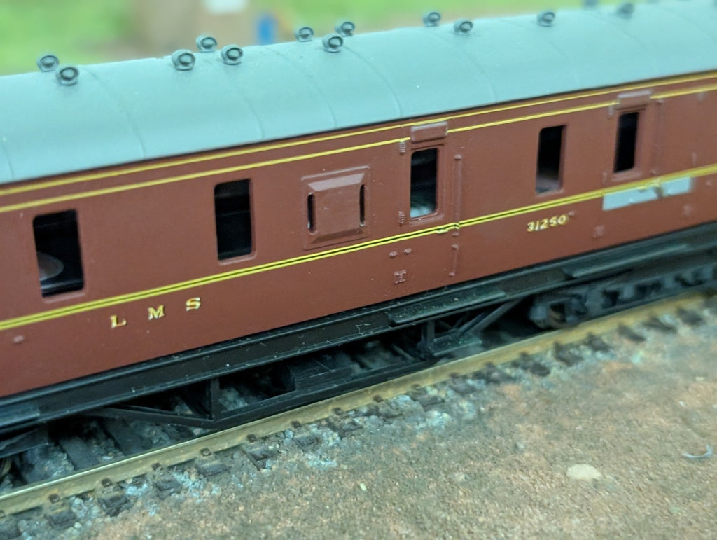 Bachmann 34-327 50' Parcel Van31250 In LMS Crimson