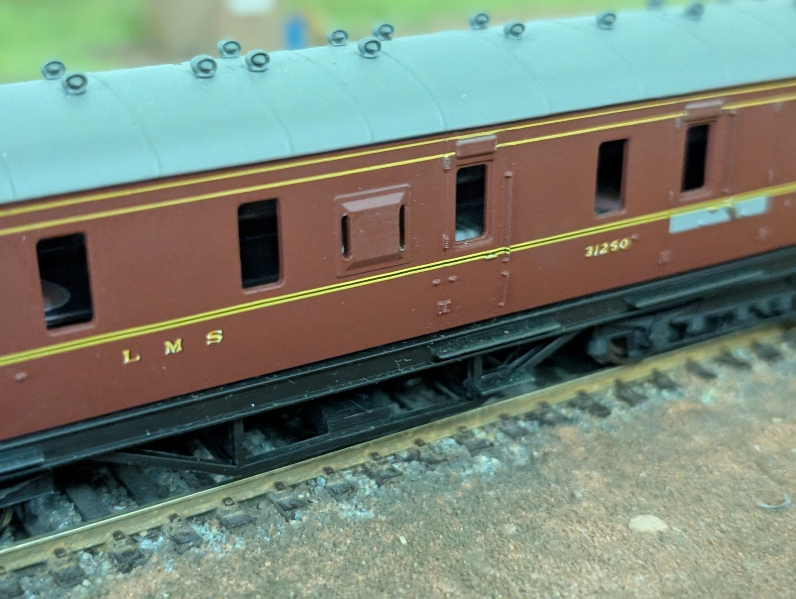 Bachmann 34-327 50' Parcel Van31250 In LMS Crimson