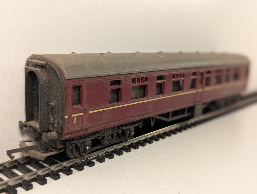 Tri-ang R321 OO Gauge BR 1st Class Coach BR Maroon