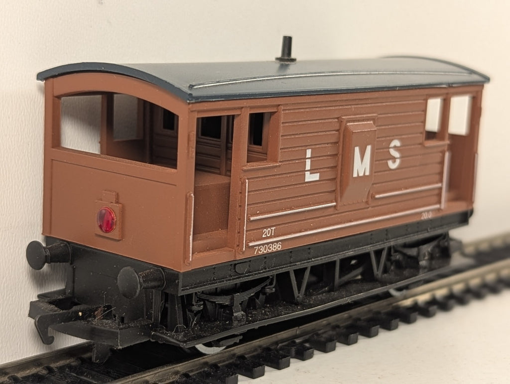 Hornby OO Gauge LMS 20 Ton Brake Van 730386 LMS Bauxite R016