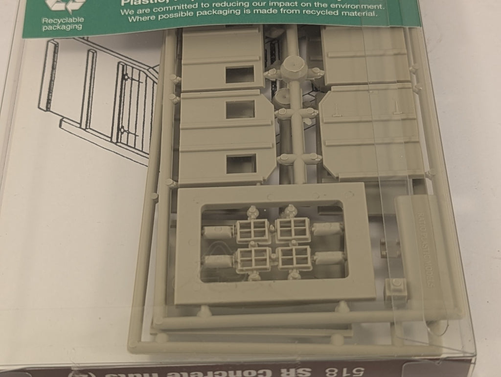 Ratio 518 OO Gauge SR Concrete Huts Building Kit