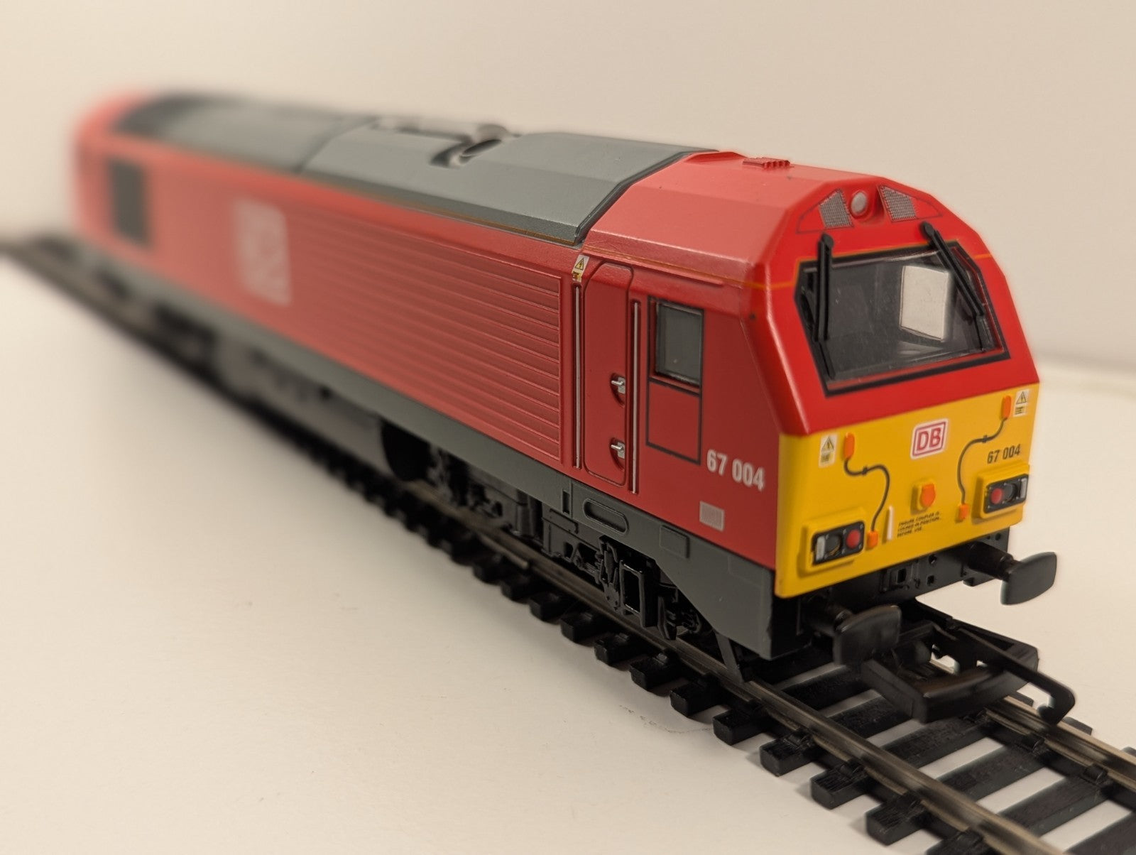 Hornby R1281M OO DB Class 67 67004 DCC Ready