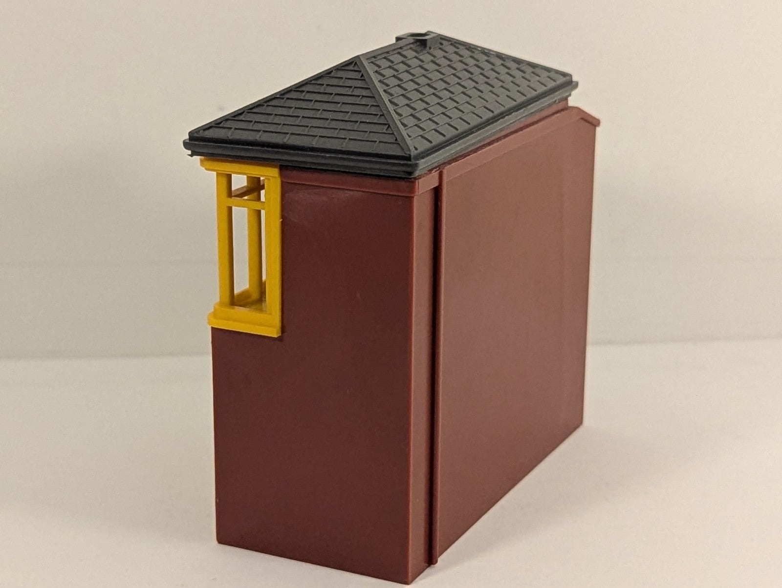 Tri-ang OO Gauge Carlisle Signal Box Brown and Yellow R.61