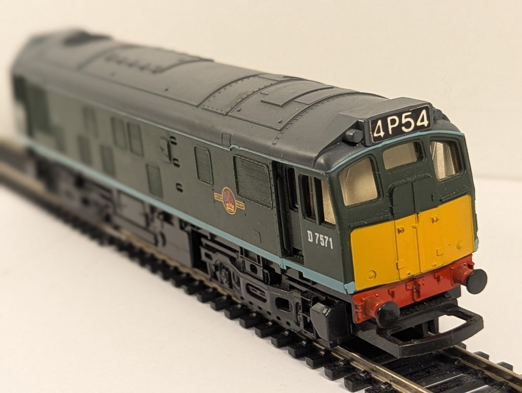 Hornby R327 BR Class 25 D7571 Diesel Locomotive OO Gauge