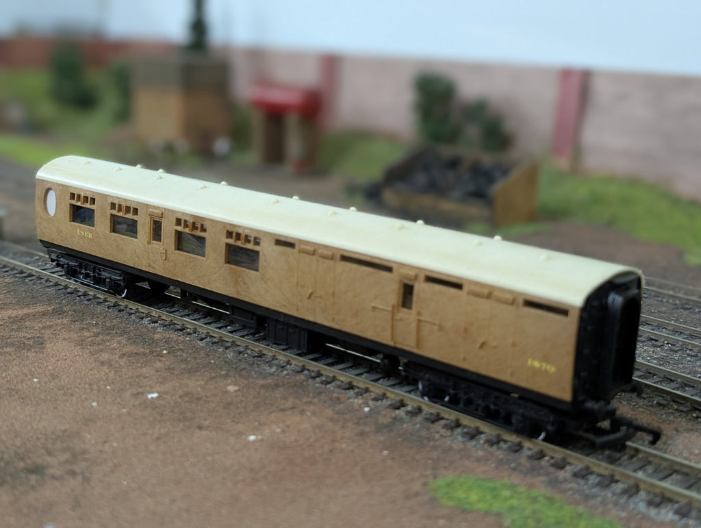 Tri-ang R746A L.N.E.R Corridor Brake 3rd Coach 1870