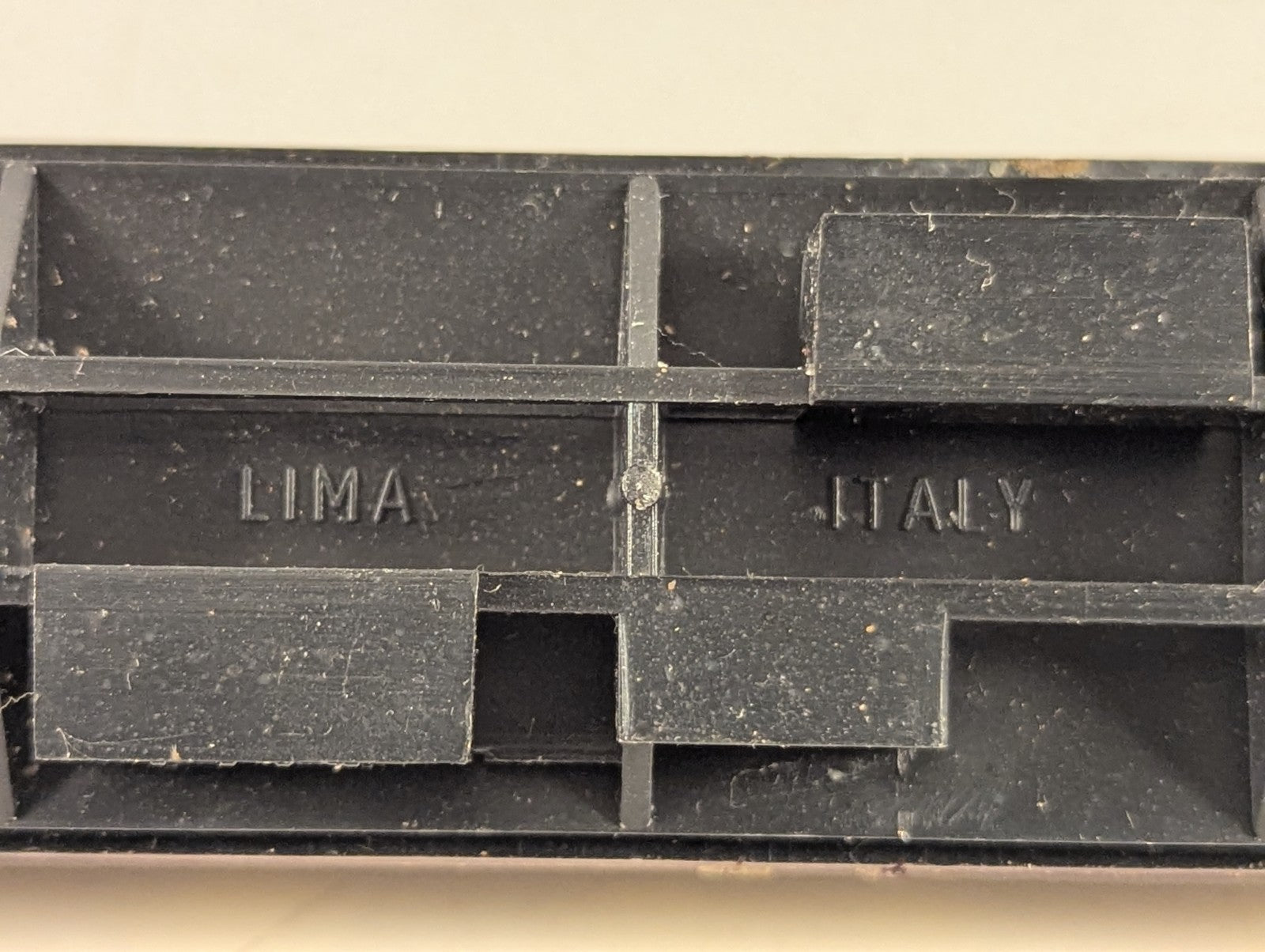 Lima OO Gauge LMS Stanier Corridor Composite Coach Passenger Coach