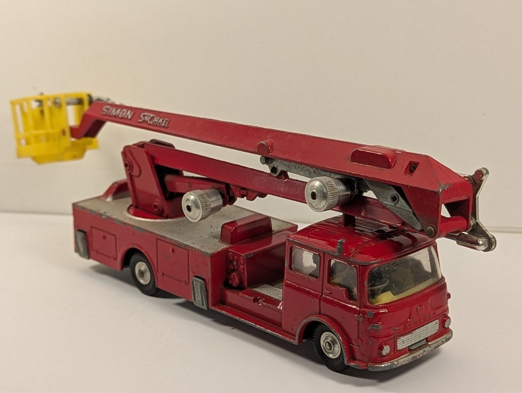 Corgi Major Toys 1127 Simon Snorkel Fire Engine 1:43 Scale - Chipped Paint
