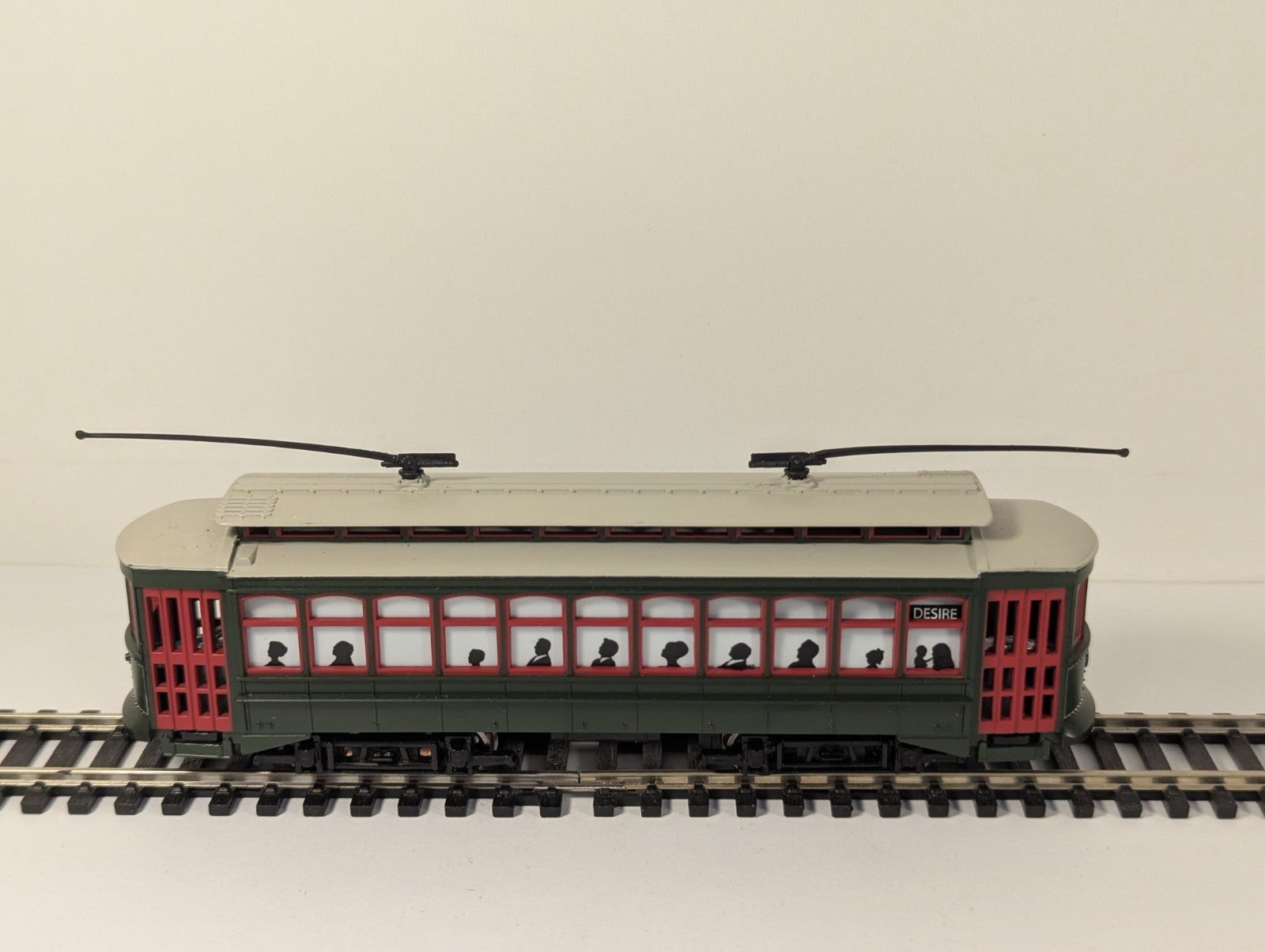 Bachmann K120105 OO Gauge New Orleans “Desire” Brill Trolley with Lights