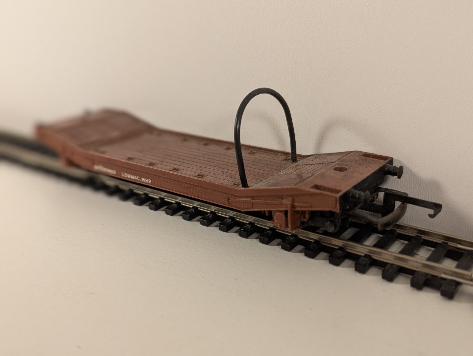 Wrenn W4652 Lowmac Well Wagon – OO Gauge