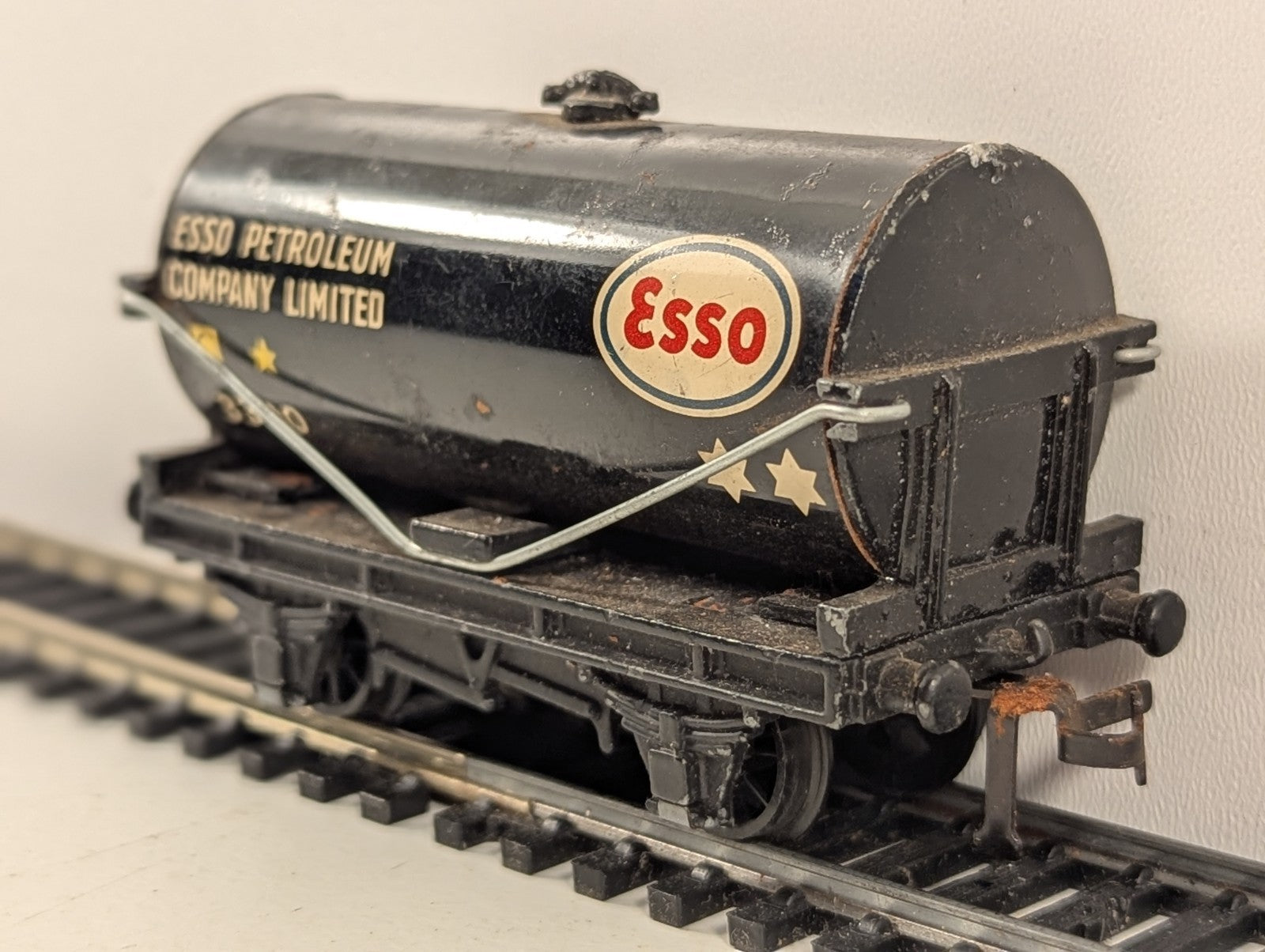 Hornby Dublo 4680 OO Gauge Esso Black Tank Wagon