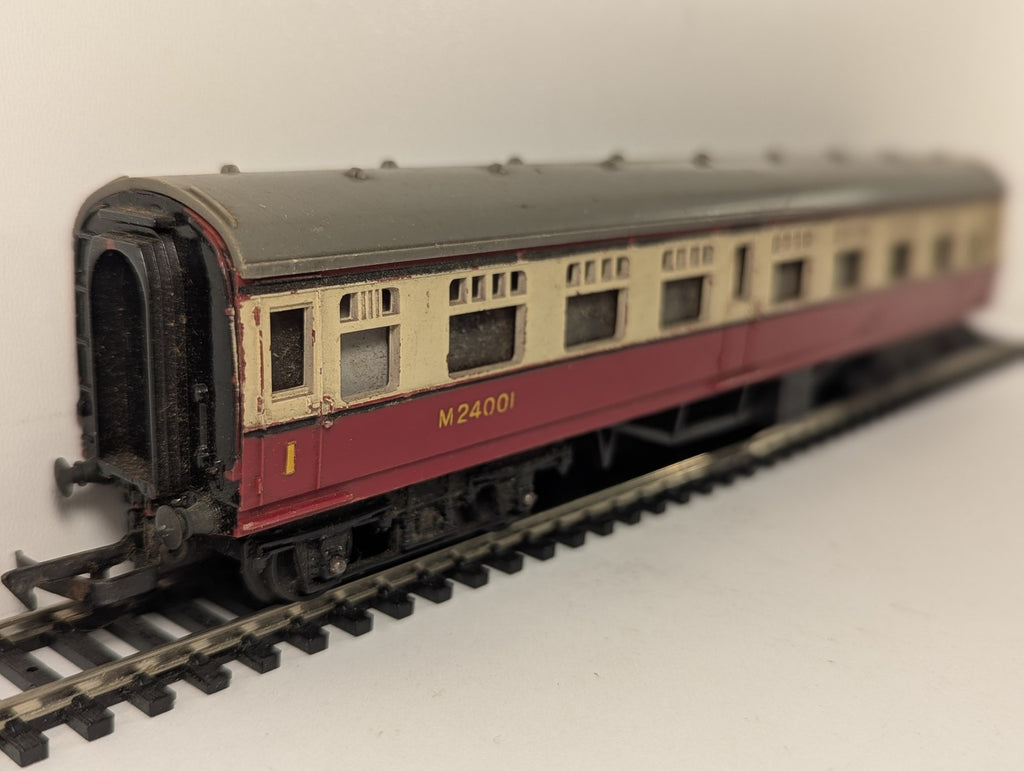 Tri-ang OO Gauge BR Mk1 Composite Coach Passenger Coach M24001