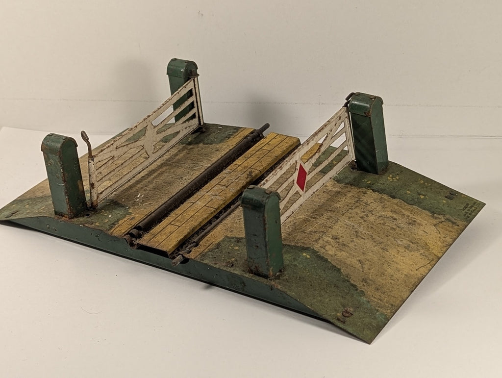Hornby O Gauge No. 1 Level Crossing Green and Tan