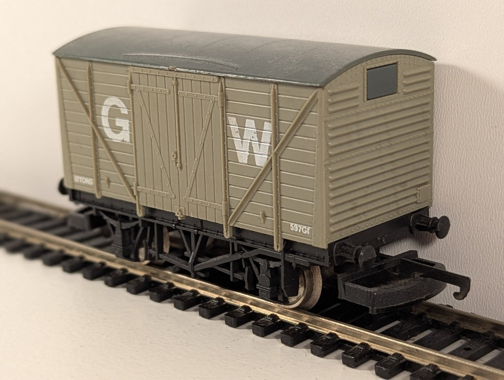 Lima OO Gauge GWR 12-Ton Ventilated Van – Item 305605