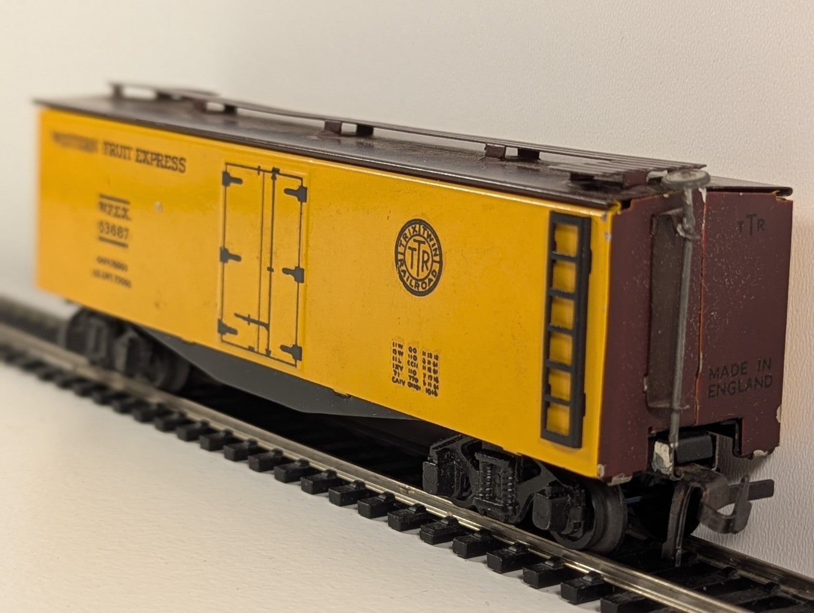 Trix OO Gauge 687 American Fruit Car – WFEX 53687