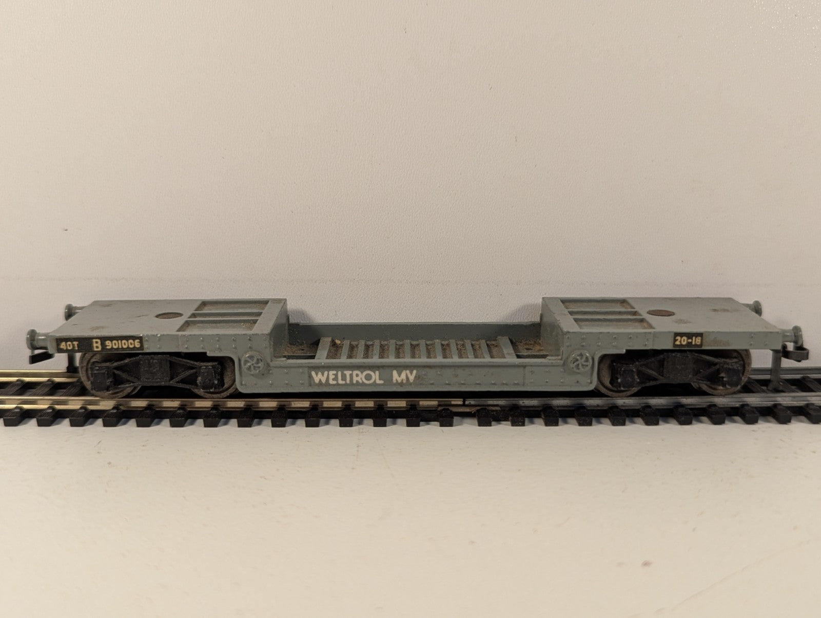 Hornby Dublo 32053 OO Gauge 40 Ton Bogie Well Wagon