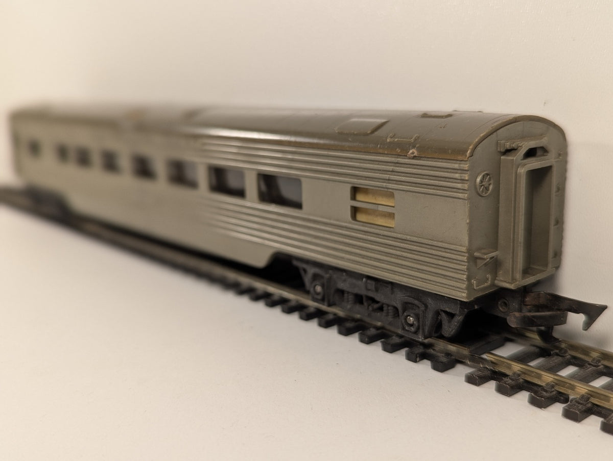 Tri-ang OO Gauge Transcontinental Passenger Coach Silver R.25