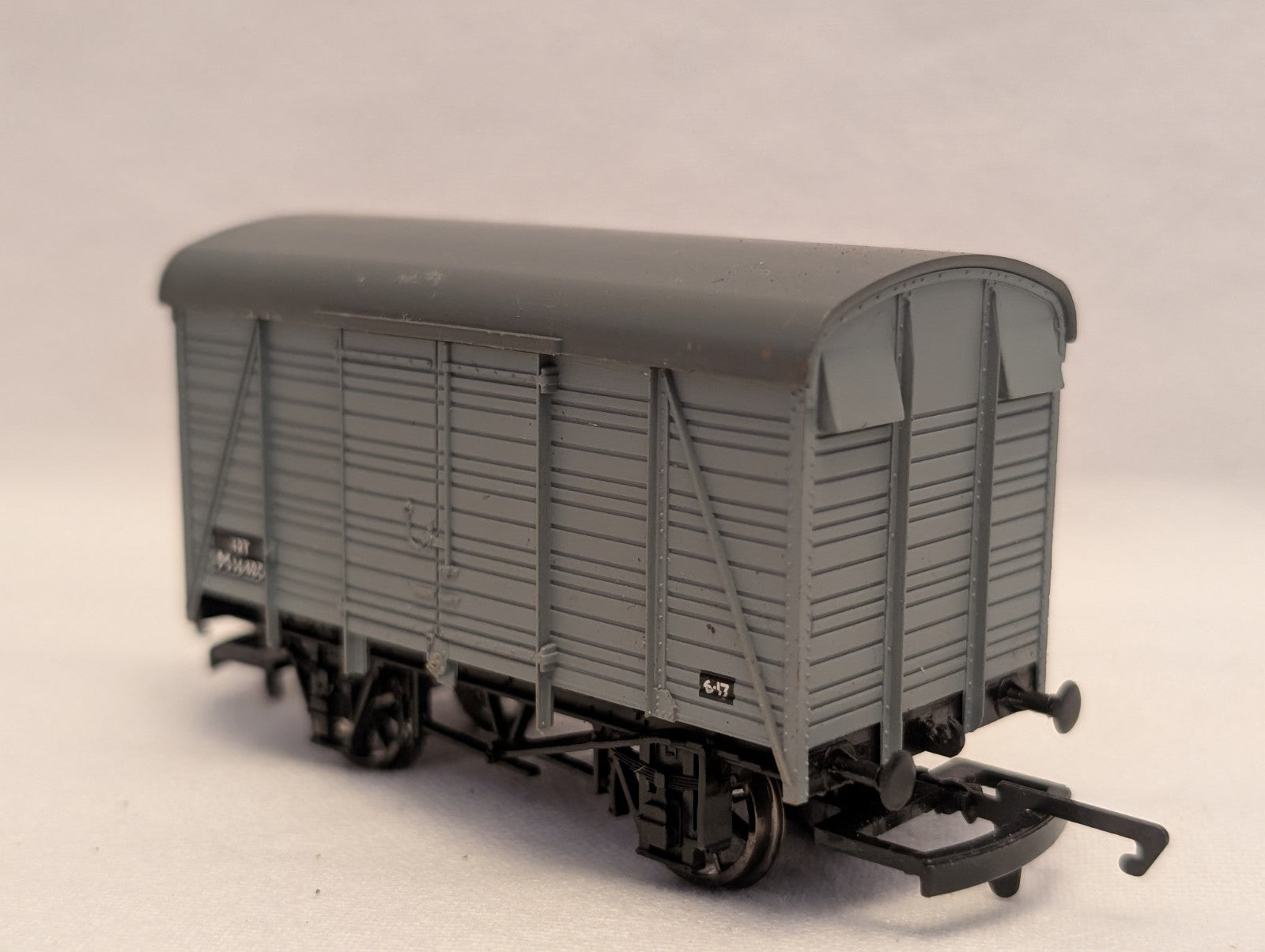 Hornby OO Gauge 12T Ventilated Van Goods Wagon M16485 BR Grey
