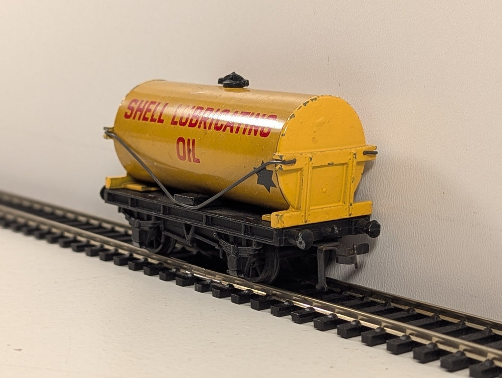 Hornby Dublo 32082 OO Gauge Shell Lubricating Oil Tanker - Wrong Box